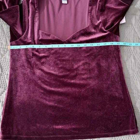 NWT Old Navy Women’s Velvet Long Sleeve Top, Size Large - Picture 6 of 7